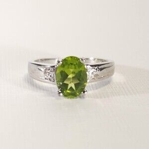 Peridot 1.8 Carats Ring SIZE 7-1/4